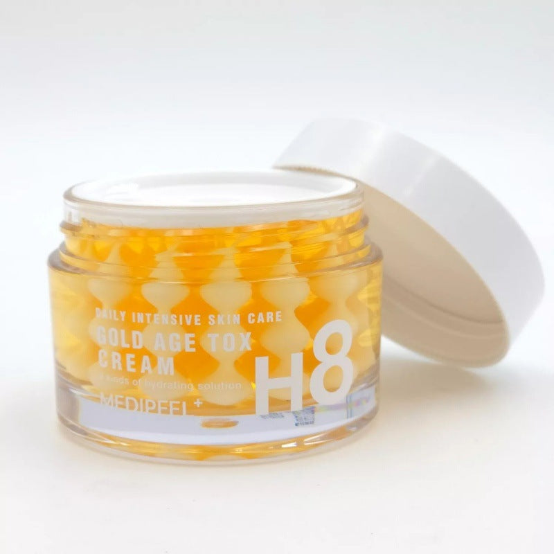Give your skin the premium care it deserves and discover natural beauty revealed day after day!